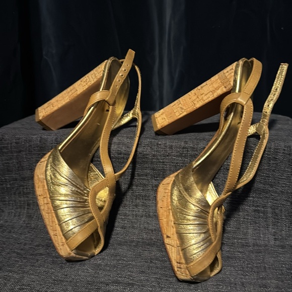 Prada shoes, gold High heel sandals. - Picture 3 of 11